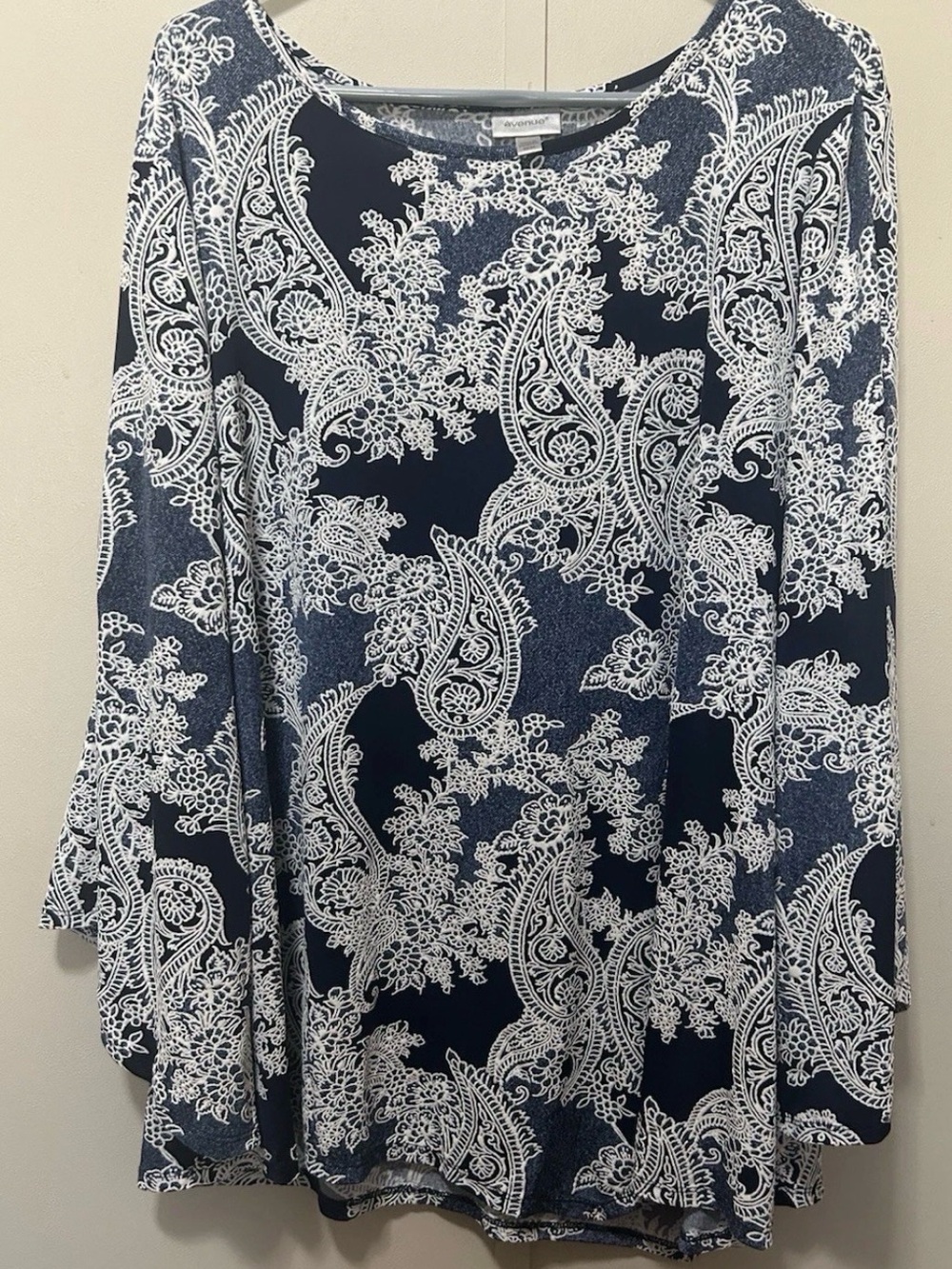 Beautiful Avenue Blue & White Textured Paisley Long Sleeve Top